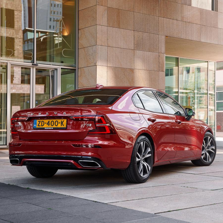  Volvo S60 T5 R-Design 2018 года  (WW) (фото 4 из 24)
